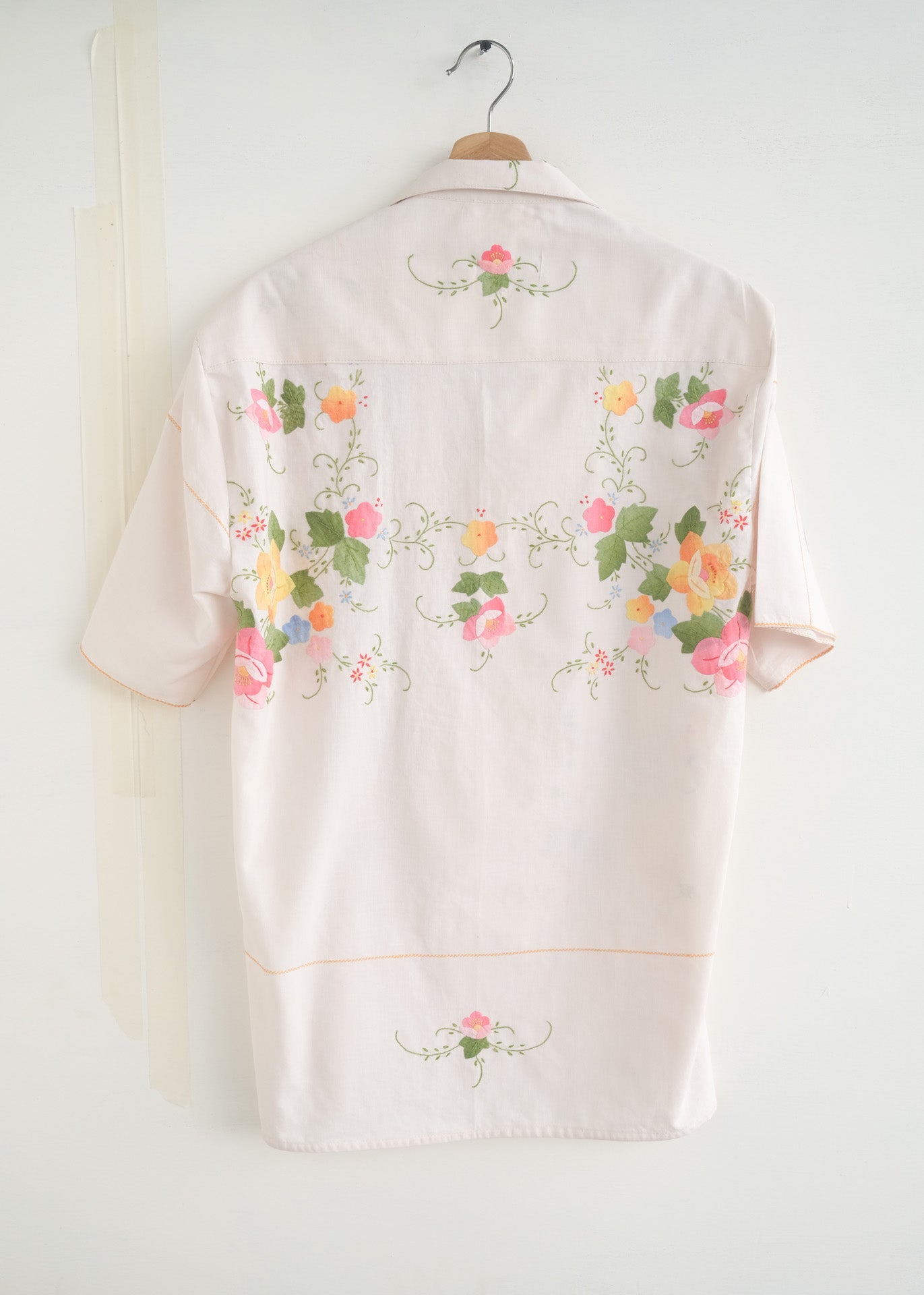 The Floral Appliqué Shirt - M